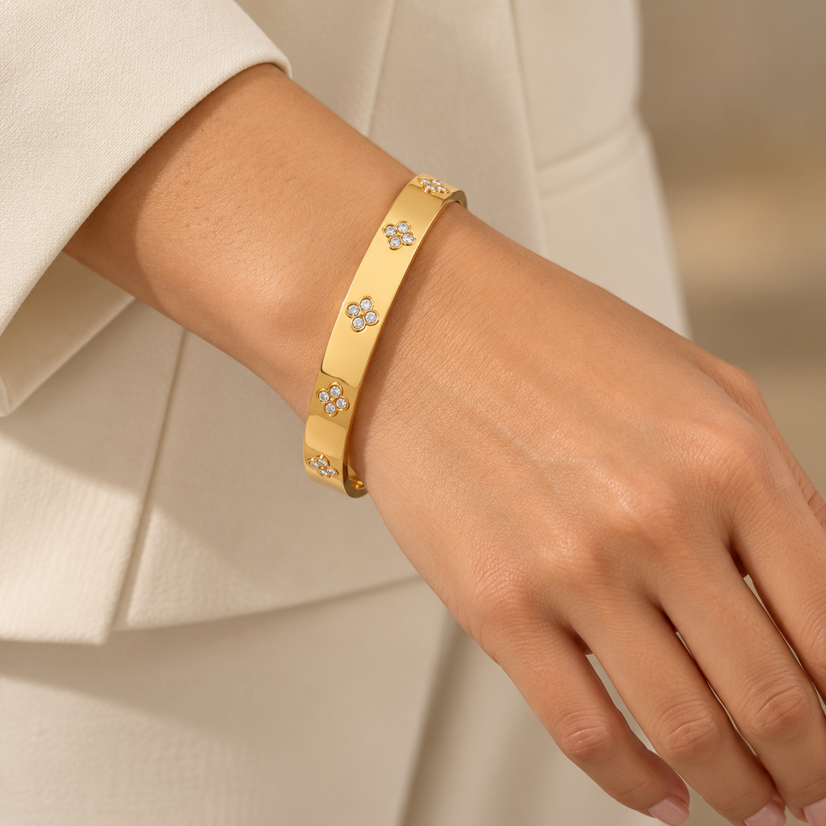 Pulsera Fleur · SILKARA — vista en muñeca