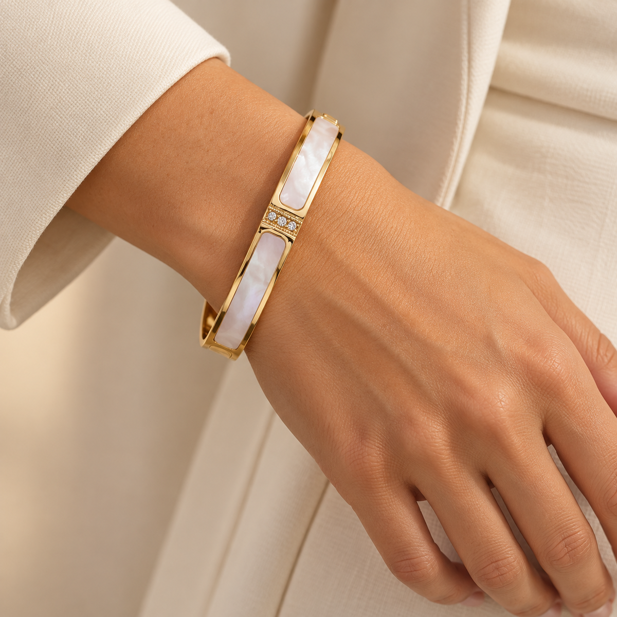 Pulsera Opaline · SILKARA — vista en muñeca