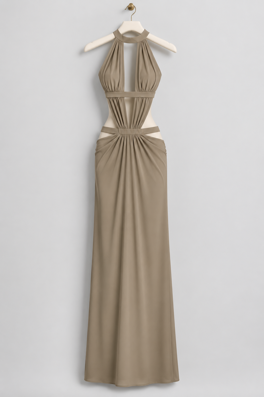 Vestido Halter Sienna · SILKARA — Taupe, vestido en percha