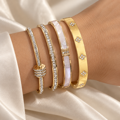 Set de Pulseras Solenne · 4 piezas — vista en muñeca